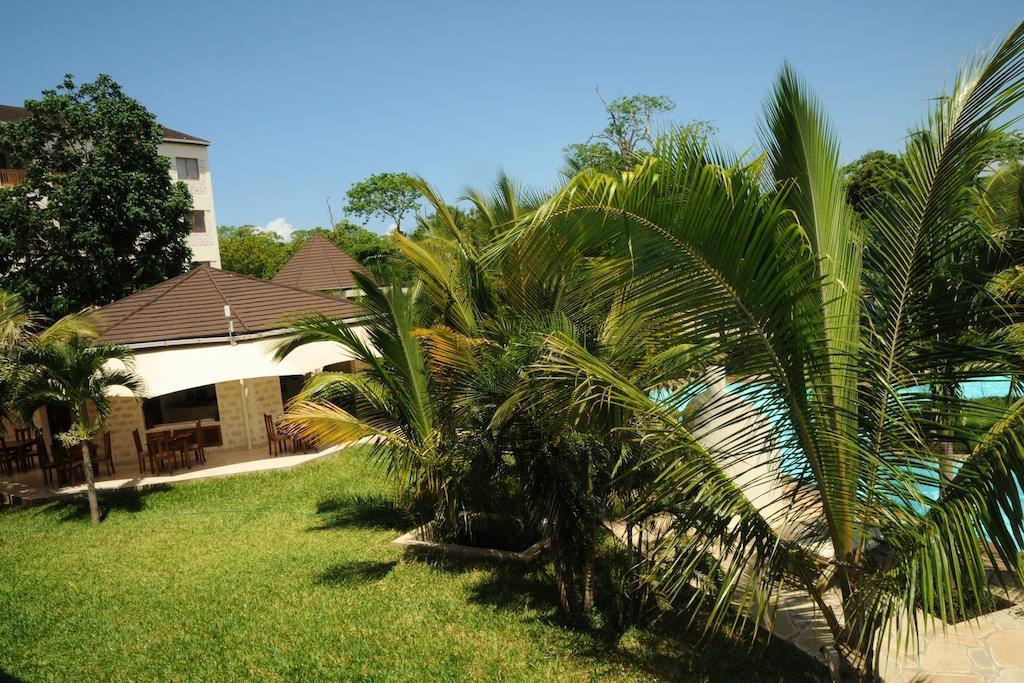 Lotfa Resort Diani Diani Beach Esterno foto