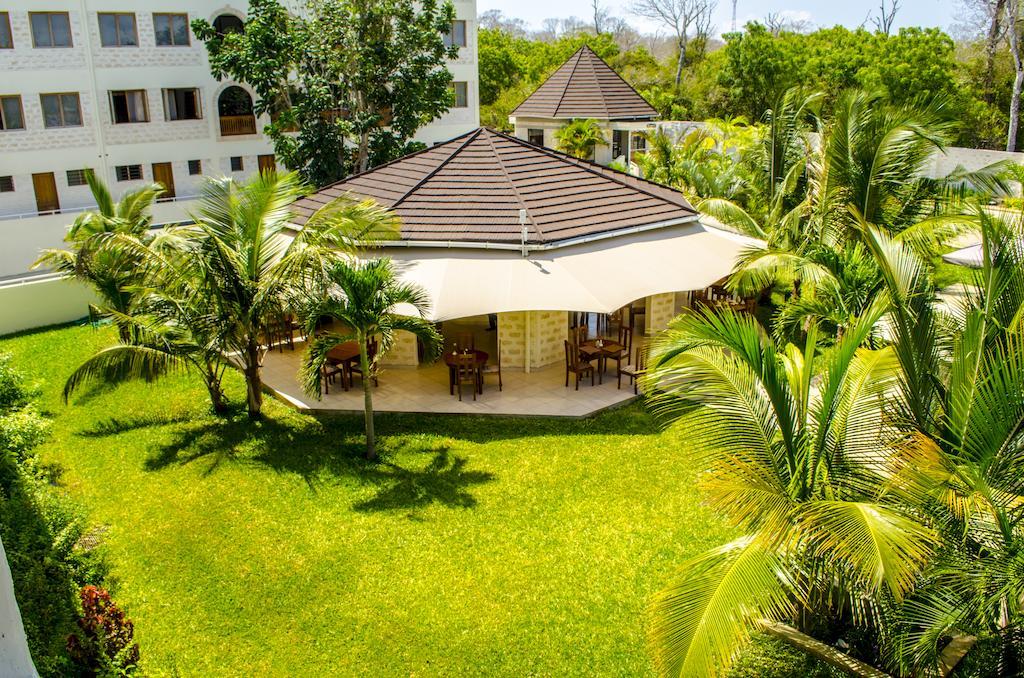 Lotfa Resort Diani Diani Beach Esterno foto